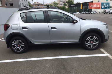 Хетчбек Renault Sandero 2019 в 