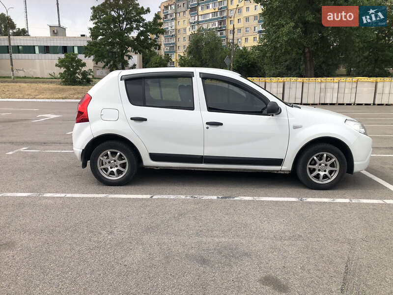 Хетчбек Renault Sandero 2009 в Кам'янському