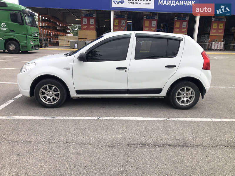 Хетчбек Renault Sandero 2009 в Кам'янському