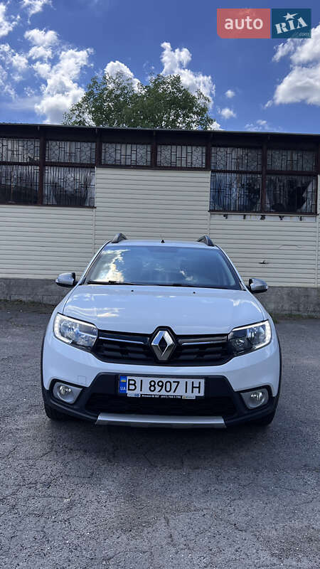 Хэтчбек Renault Sandero 2017 в Хороле