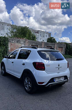 Хэтчбек Renault Sandero 2017 в 
