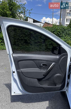 Хэтчбек Renault Sandero 2017 в 