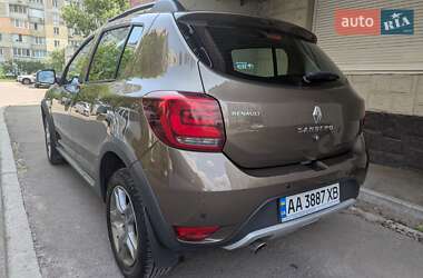 Хетчбек Renault Sandero 2018 в 