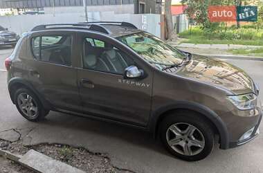 Хетчбек Renault Sandero 2018 в 