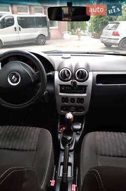 Хетчбек Renault Sandero 2011 в 