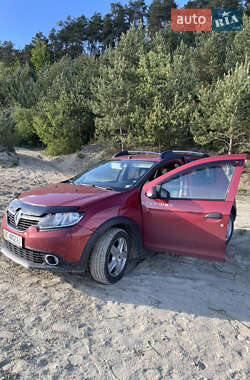 Хетчбек Renault Sandero 2015 в 