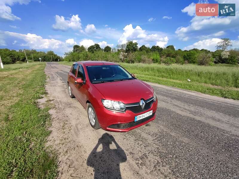Хетчбек Renault Sandero 2013 в Краснограді
