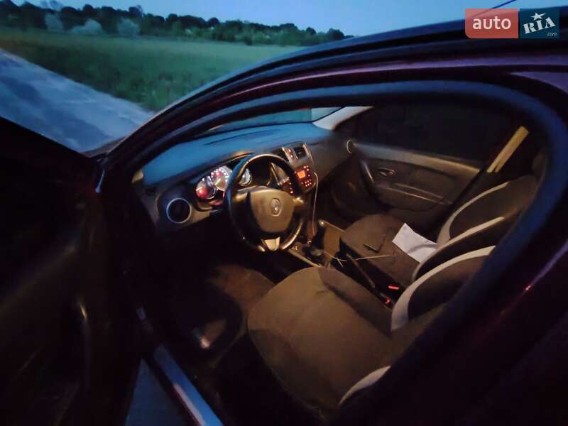 Хетчбек Renault Sandero 2013 в Краснограді