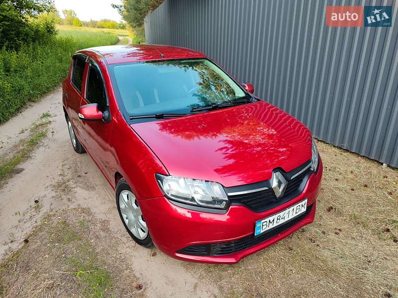 Хетчбек Renault Sandero 2013 в Краснограді