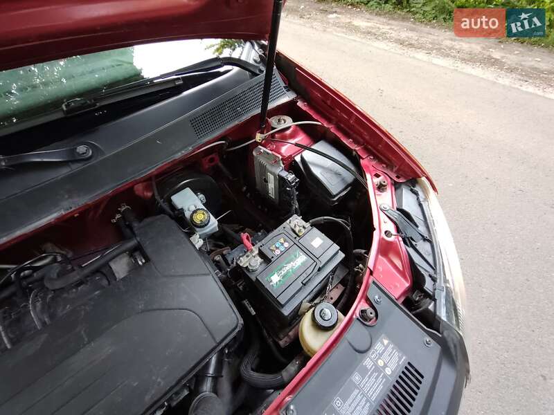 Хетчбек Renault Sandero 2013 в Краснограді