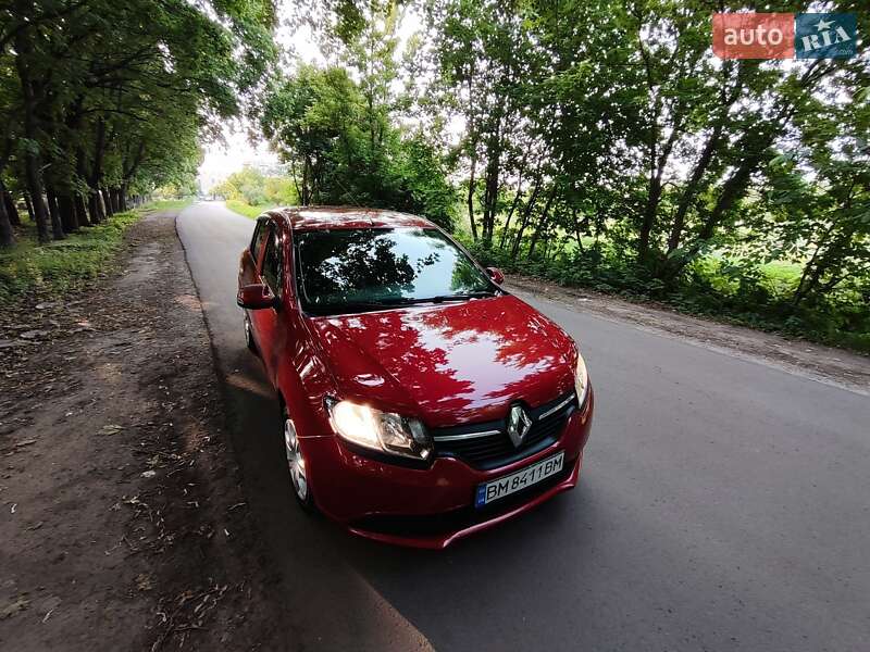 Хетчбек Renault Sandero 2013 в Краснограді