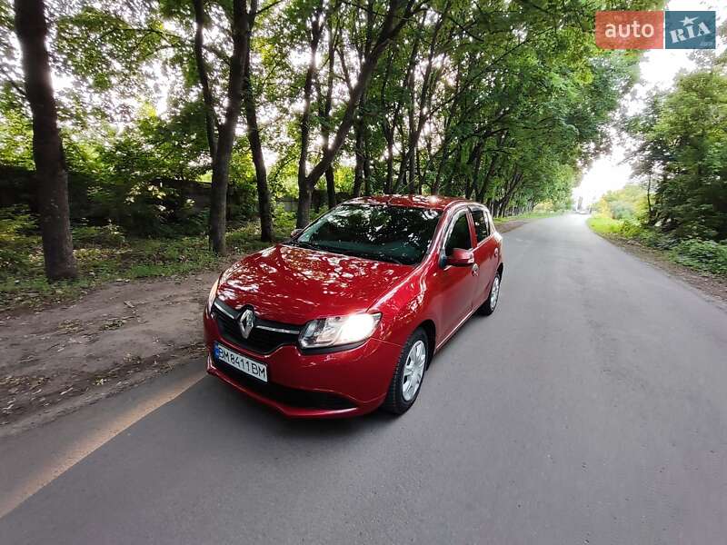 Хетчбек Renault Sandero 2013 в Краснограді