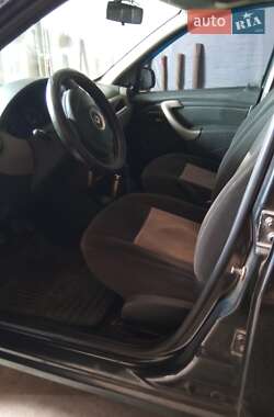 Хэтчбек Renault Sandero 2010 в 