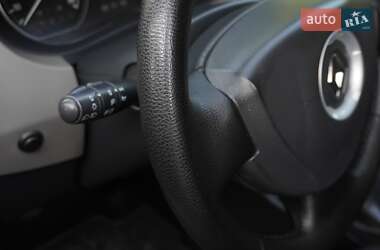 Хэтчбек Renault Sandero 2012 в 