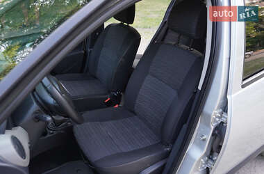 Хэтчбек Renault Sandero 2012 в 