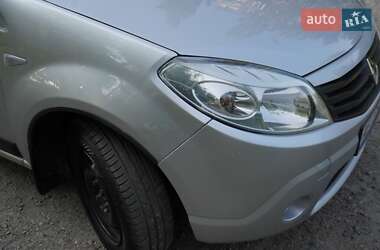 Хэтчбек Renault Sandero 2012 в 