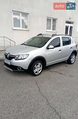 Хэтчбек Renault Sandero 2016 в Черновцах