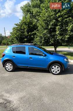 Хэтчбек Renault Sandero 2014 в 