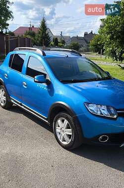 Хэтчбек Renault Sandero 2014 в 
