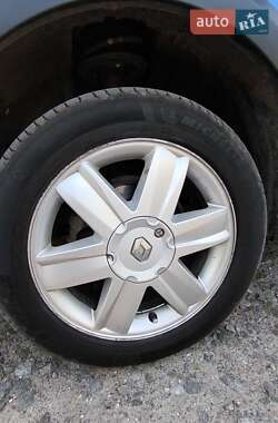 Хэтчбек Renault Sandero 2014 в 