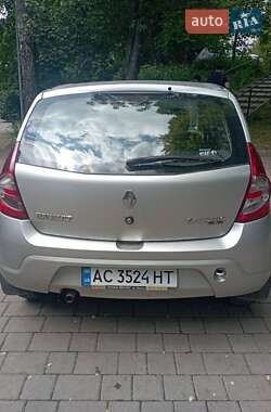 Хэтчбек Renault Sandero 2010 в 