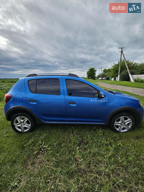 Хэтчбек Renault Sandero 2016 в Конотопе