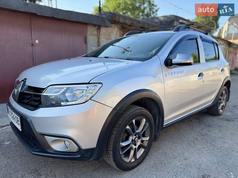 Хэтчбек Renault Sandero 2017 в Днепре
