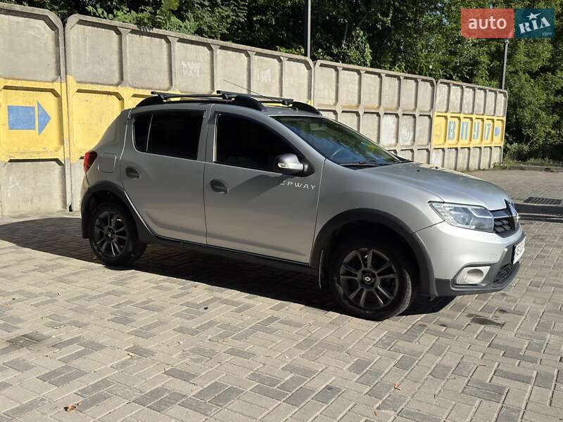 Хэтчбек Renault Sandero 2017 в Днепре
