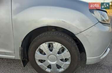 Хэтчбек Renault Sandero 2013 в 