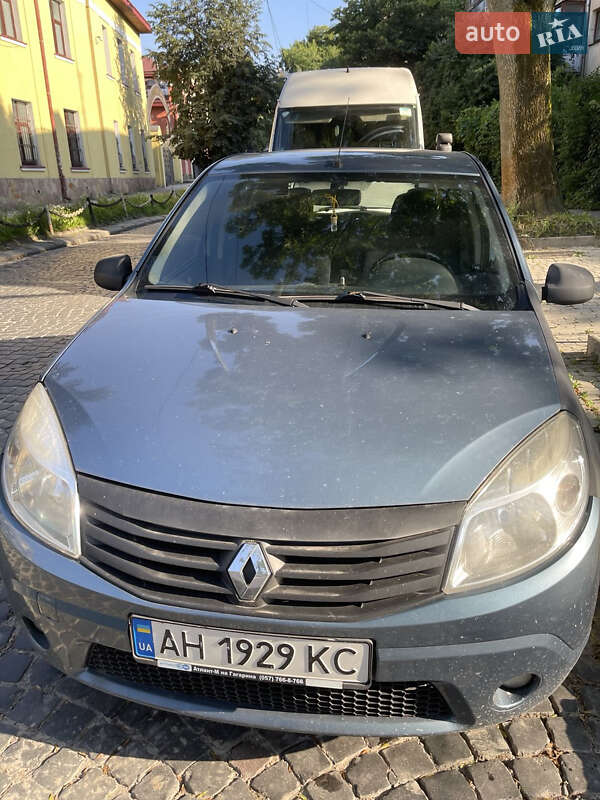 Renault Sandero 2010