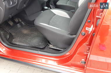 Хэтчбек Renault Sandero 2013 в 
