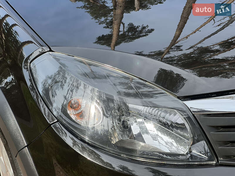 Хэтчбек Renault Sandero 2012 в Киеве