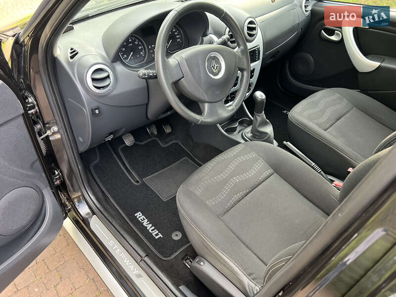 Хэтчбек Renault Sandero 2012 в Киеве