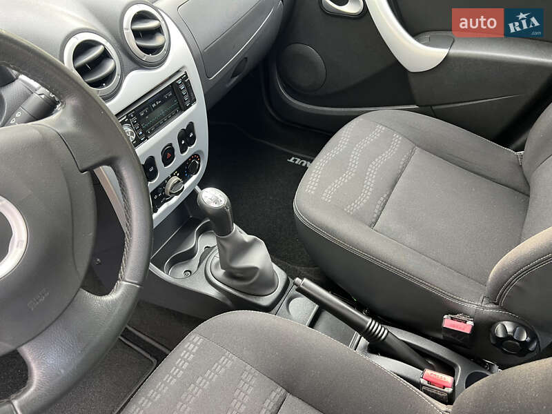 Хэтчбек Renault Sandero 2012 в Киеве