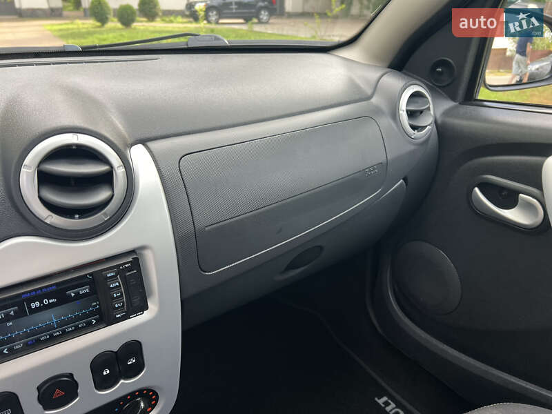 Хэтчбек Renault Sandero 2012 в Киеве