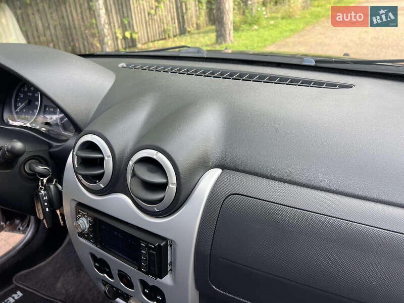 Хэтчбек Renault Sandero 2012 в Киеве