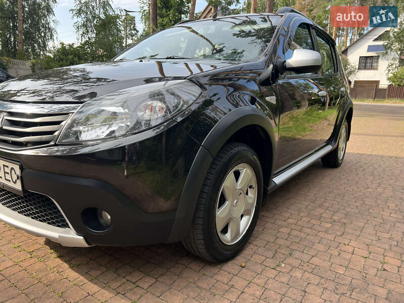 Хэтчбек Renault Sandero 2012 в Киеве