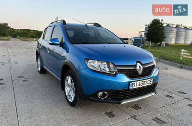 Хэтчбек Renault Sandero 2015 в 