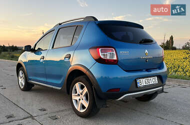 Хэтчбек Renault Sandero 2015 в 