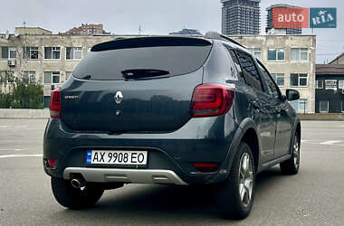 Хетчбек Renault Sandero 2017 в 