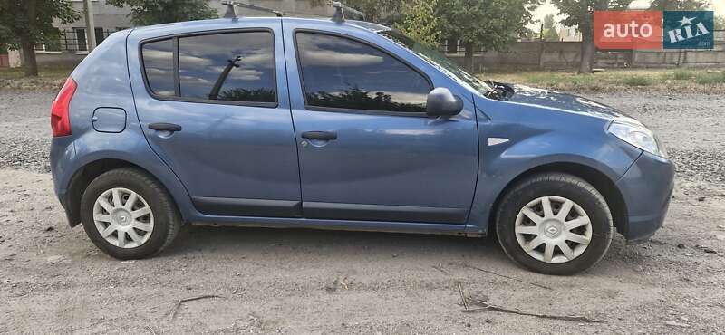 Хэтчбек Renault Sandero 2010 в Запорожье