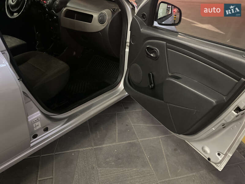 Хетчбек Renault Sandero 2010 в Житомирі