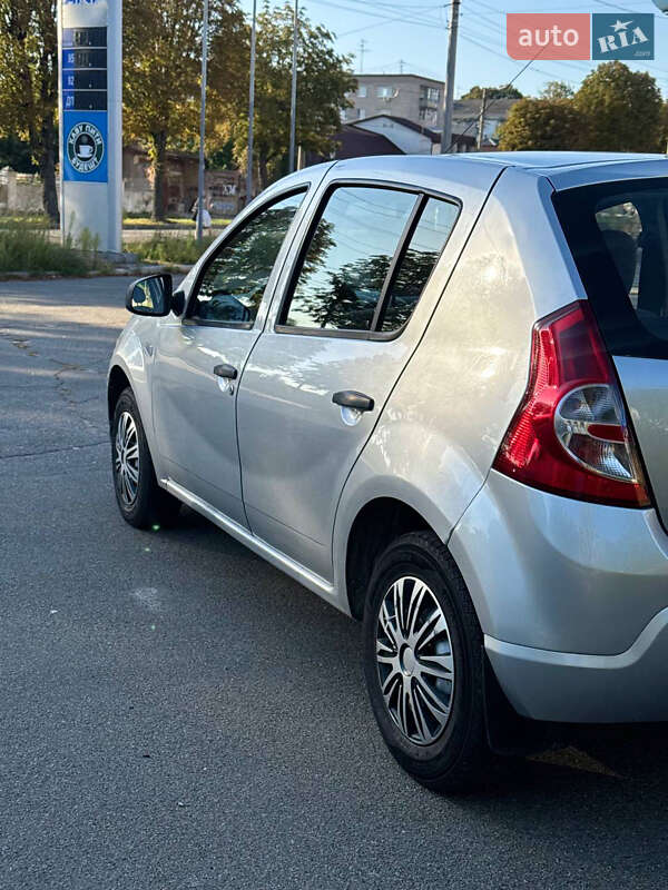 Хетчбек Renault Sandero 2010 в Житомирі