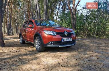 Хетчбек Renault Sandero 2015 в Полтаві