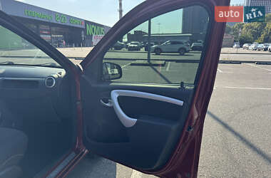 Хэтчбек Renault Sandero 2011 в 