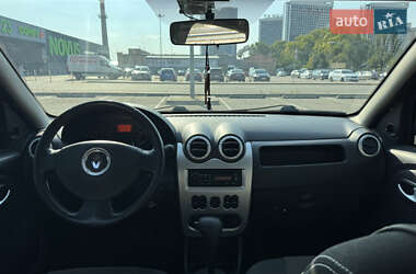 Хэтчбек Renault Sandero 2011 в 