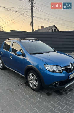 Внедорожник / Кроссовер Renault Sandero 2015 в Житомире