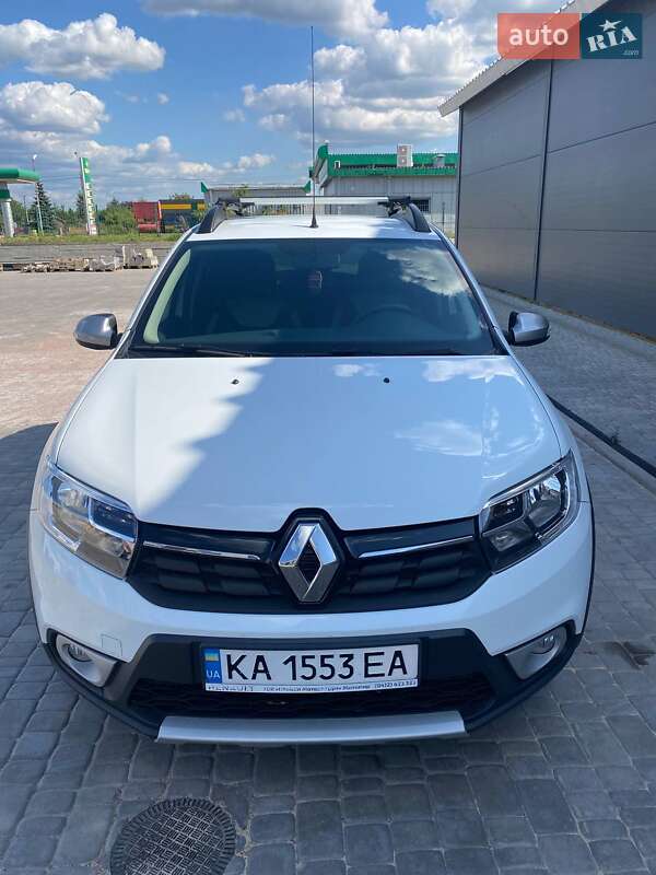 Хэтчбек Renault Sandero 2021 в 