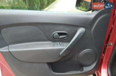 Хэтчбек Renault Sandero 2016 в 