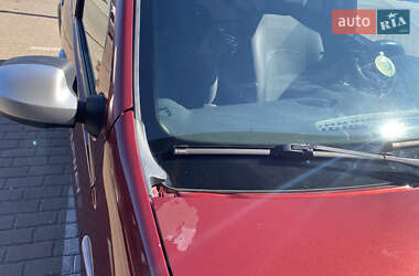 Хэтчбек Renault Sandero 2012 в 